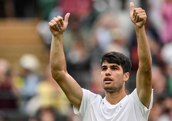 Carlos Alcaraz celebra su victoria ante Aleksandar Vukic.