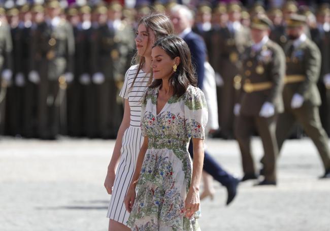 La Reina y la infanta Sofía.