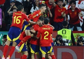 Los jugadores de la selección española celebran uno de los goles conseguidos contra Georgia.