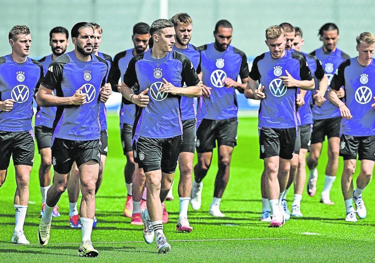 Los futbolistas de la selección alemana preparan el duelo contra España.