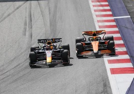 Max Verstappen y Lando Norris luchan por una posición en el Gran Premio de Austria.