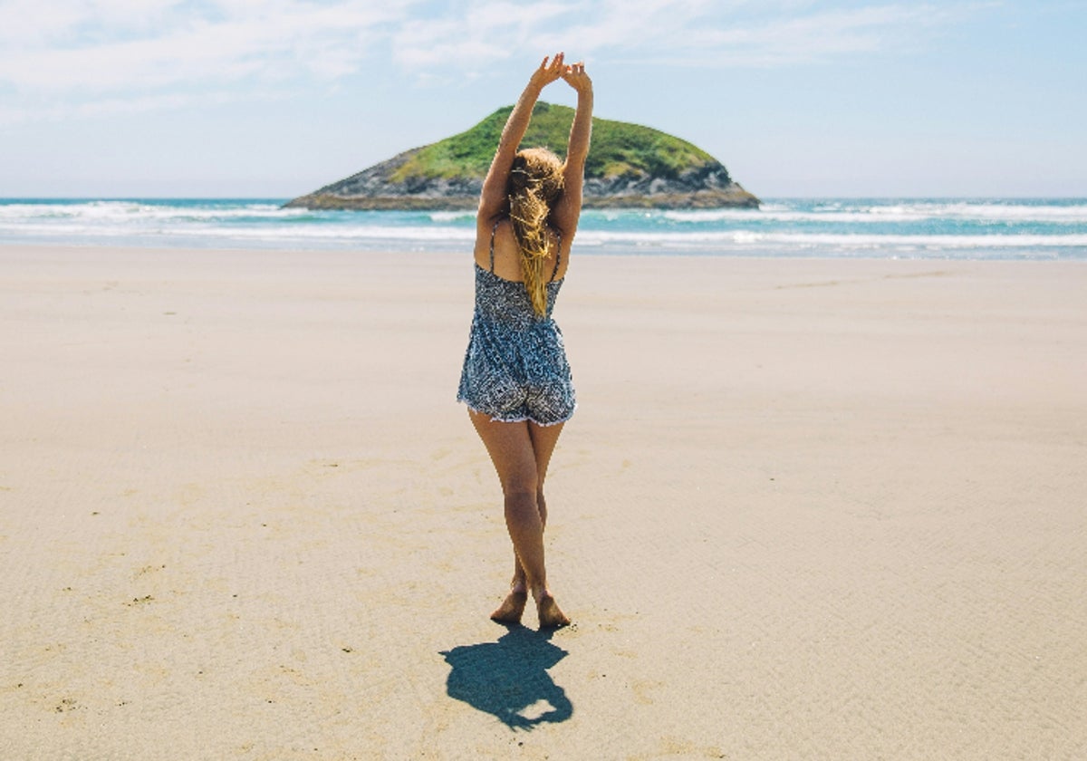 Elige tu outfit playero para este verano: vestidos y pareos de lo más chic