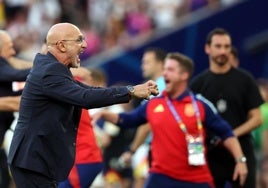 Luis de la Fuente celebra la victoria ante Alemania.