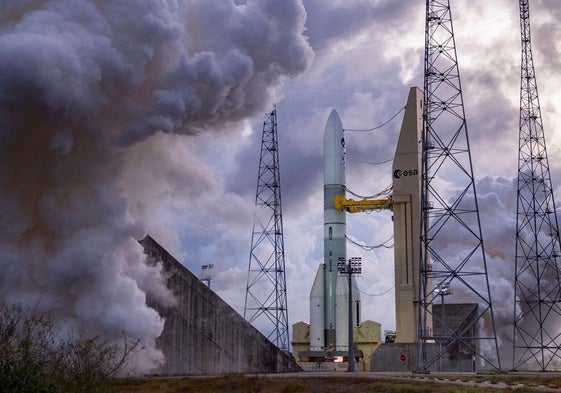 Prueba de motores del Ariane 6 en la plataforma de lanzamiento.