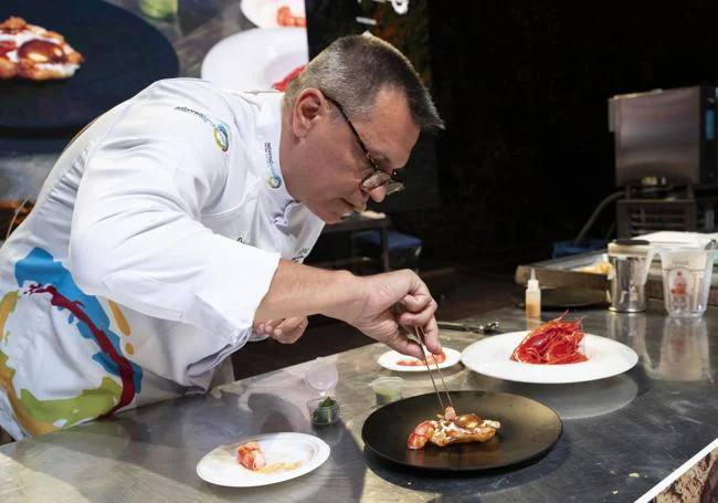 Oriol Castro, durante un cocinado.