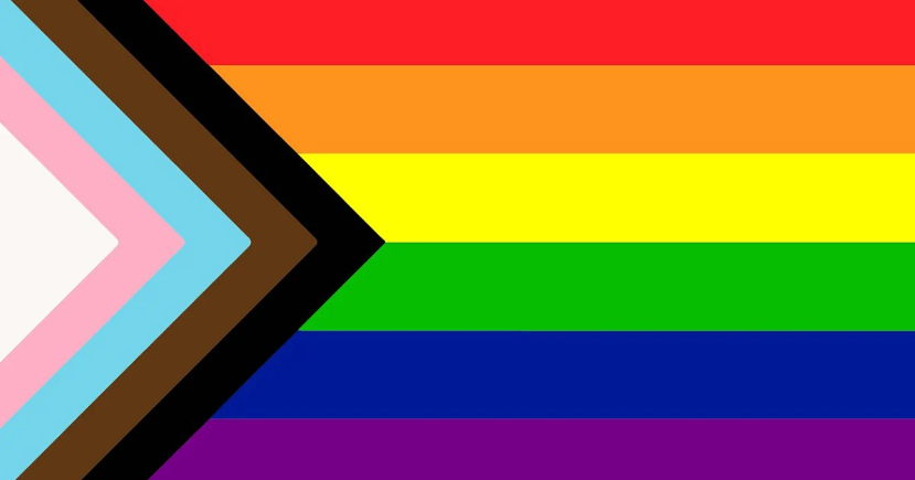 Concebida en 2018 para incluir a las personas de color y a los transgénero en la bandera arcoíris. Esta bandera tiene las franjas tradicionales de la bandera arcoíris, junto con franjas en los colores de la bandera trans (azul claro, rosa y blanco), así como una franja negra y una marrón para representar a las personas de color.