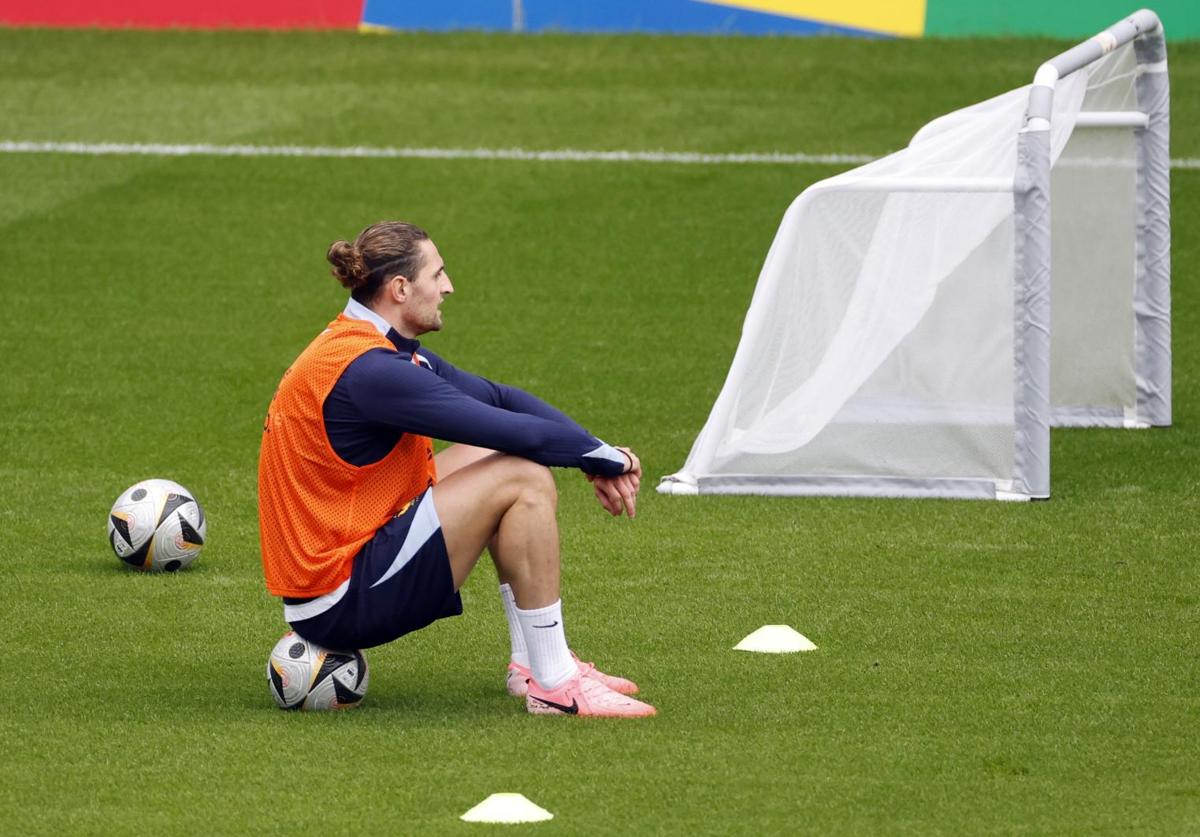 Adrien Rabiot, durante el entrenamiento de Francia previo al duelo contra España.