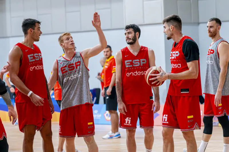 Alex Abrines en un entrenamiento con la selección previo al mundial de 2023.