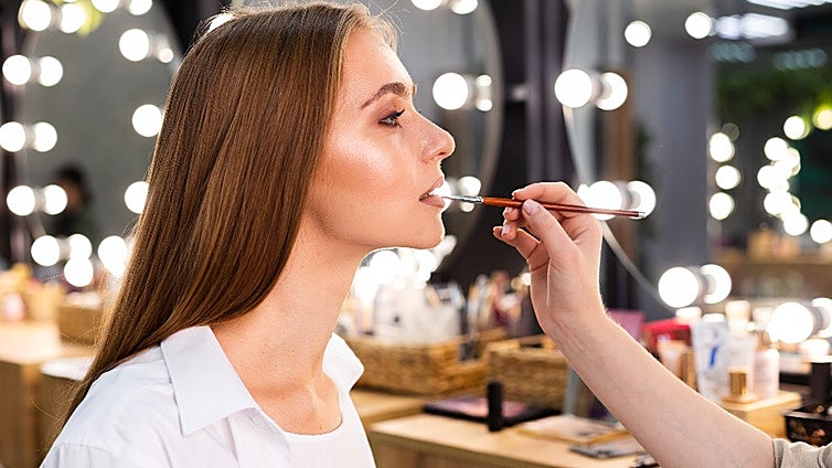 5 imprescindibles para sumarte al estilo coquette, el maquillaje más trendy de este 2024