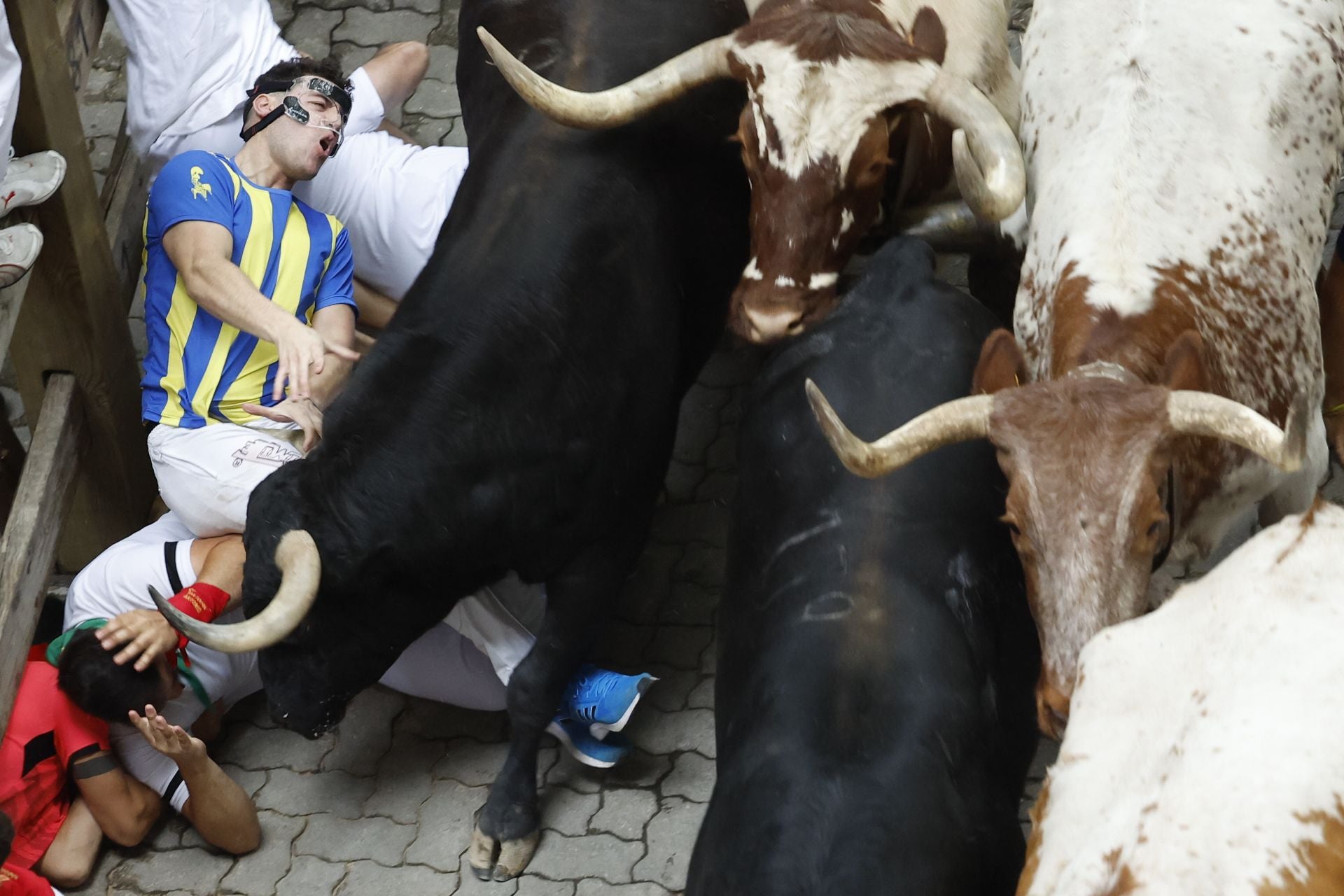 Los toros madrileños de Victoriano del Río han corrido el tercer encierro de San Fermín de manera muy rápida y demostrando de nuevo su nobleza en el recorrido de Pamplona.