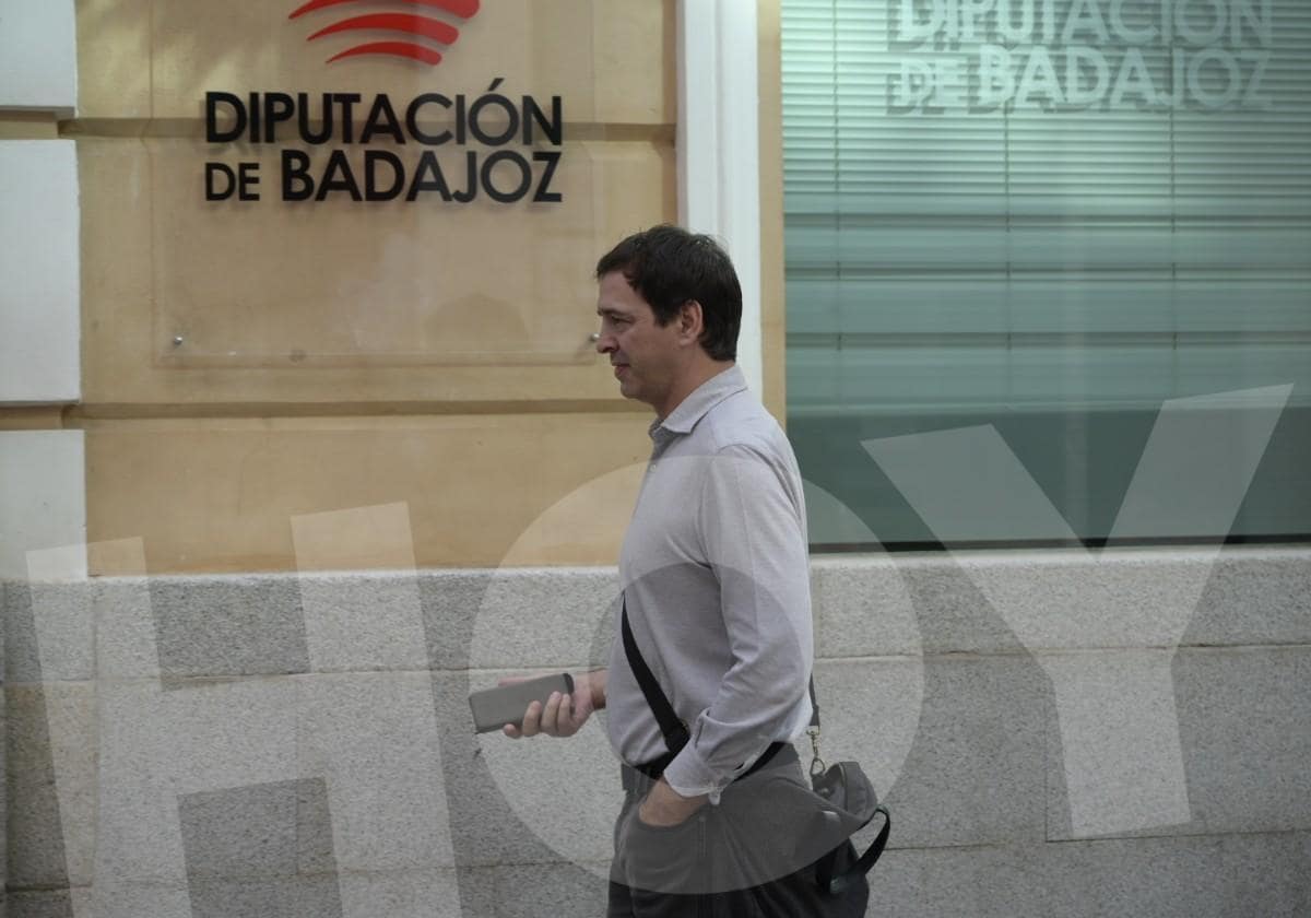 Registro en la Diputación de Badajoz por el caso del hermano de Pedro  Sánchez | El Correo