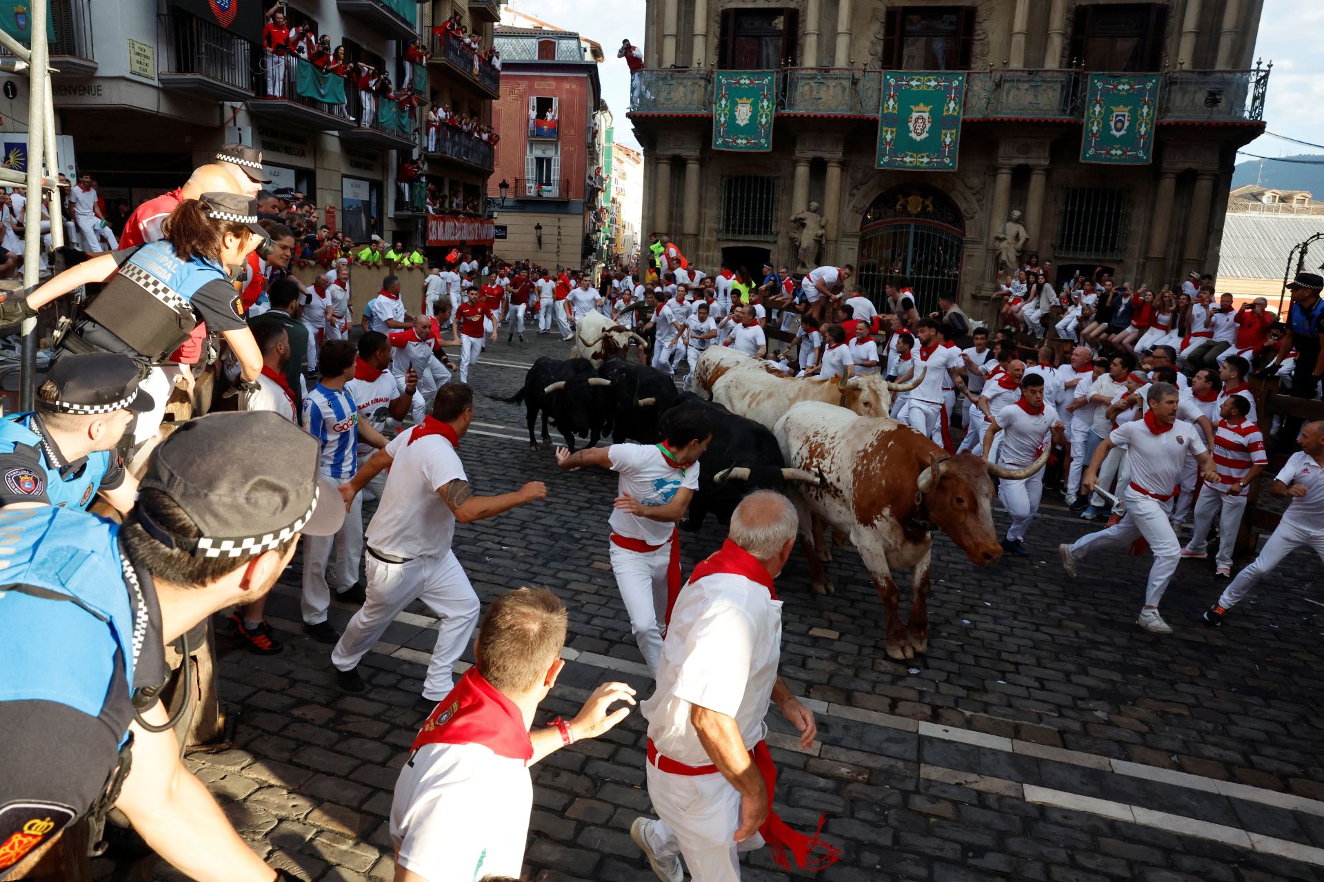 Ha sido un encierro tan rápido que los toros no han tenido apenas oportunidad de crear peligro siquiera.