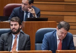 Juan García-Gallardo y Alfonso Fernández Mañueco, en las Cortes de Castilla y León.