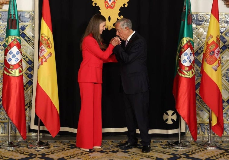 La princesa Leonor de Borbón y el presidente la República Portuguesa Marcelo Rebelo de Sousa, durante su encuentro en el palacio de Belém en Lisboa.