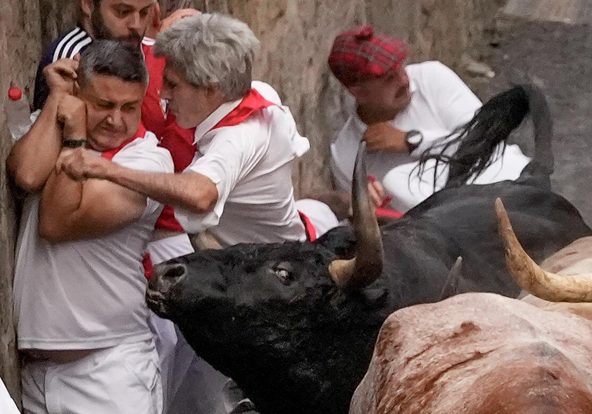 Imagen del momento de la cornada.