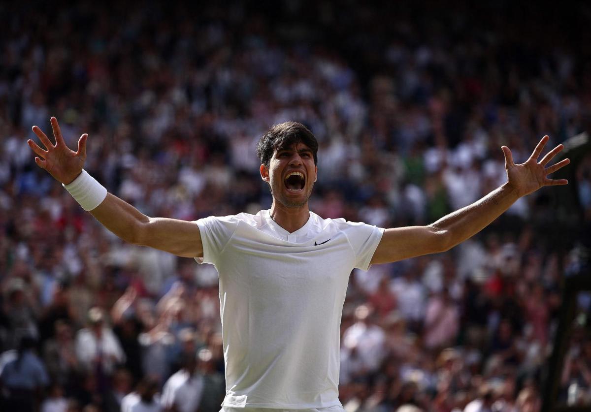 Carlos Alcaraz, celebrando su segundo Wimbledon.