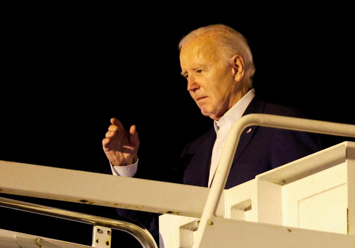 Biden, conmocionado por la noticia del atentado a Trump, en el Air Force One.