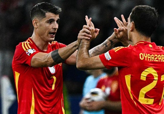 Morata celebra con Oyarzabal.