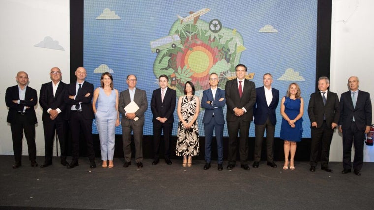 Foto de familia durante la presentación de la nueva Asociación