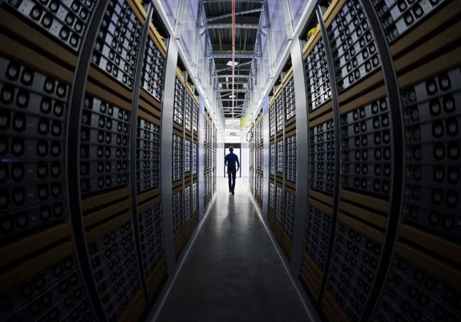 Servidores en el Data Center de Facebook en Lulea, Suecia.