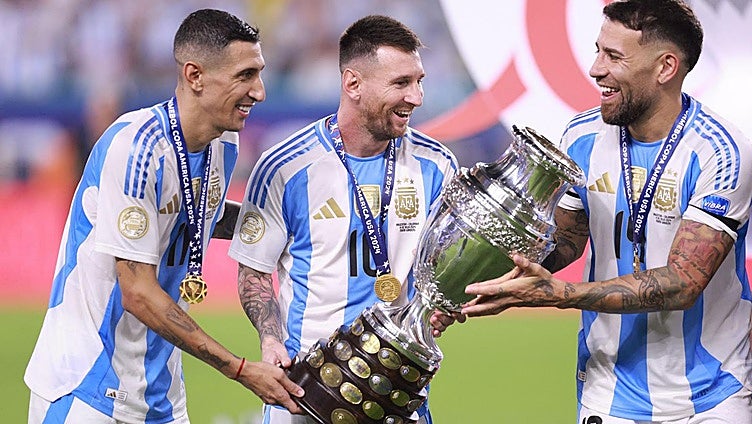 Messi se queda solo en el Olimpo