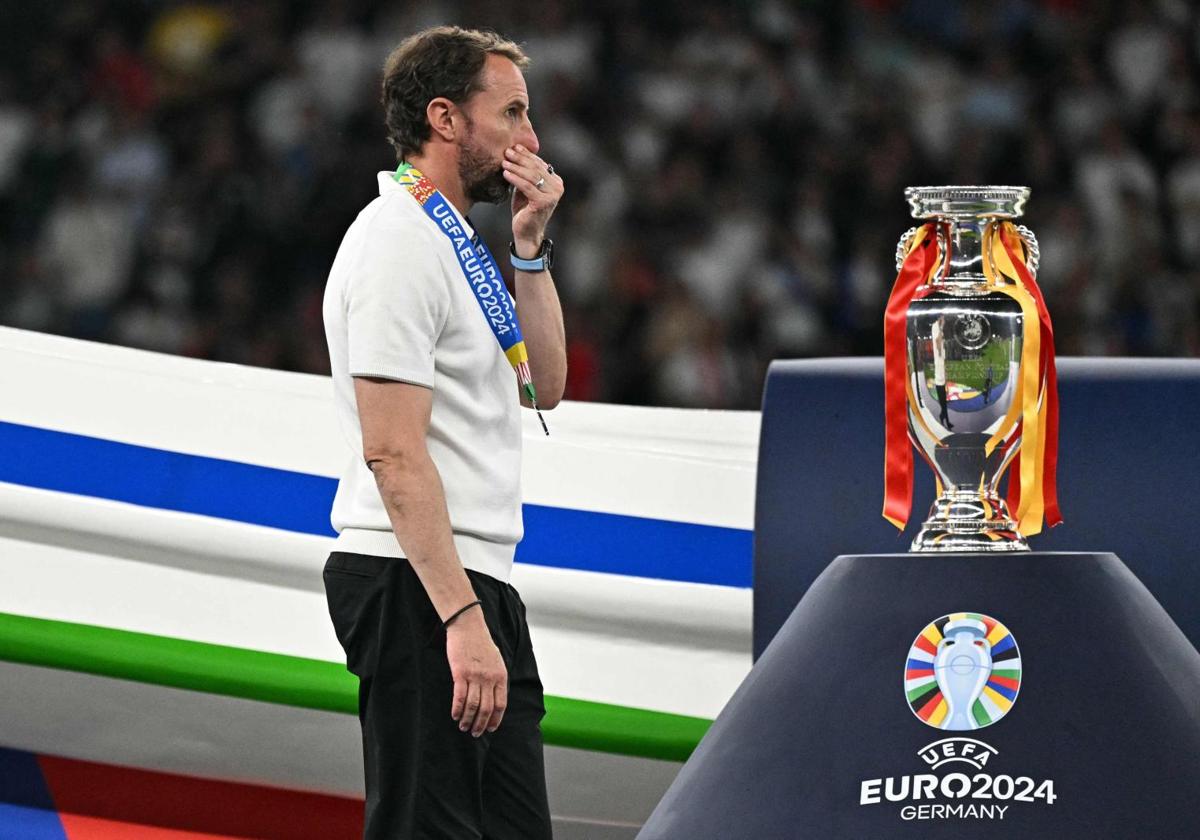 Gareth Southgate tras recibir la medalla de subcampeón de la Eurocopa