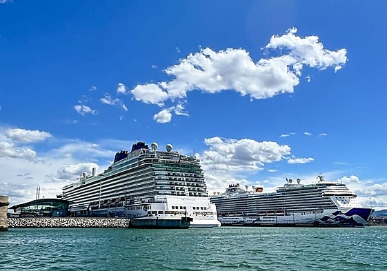 Dos cruceros coinciden en la terminal de Getxo (Vizcaya).