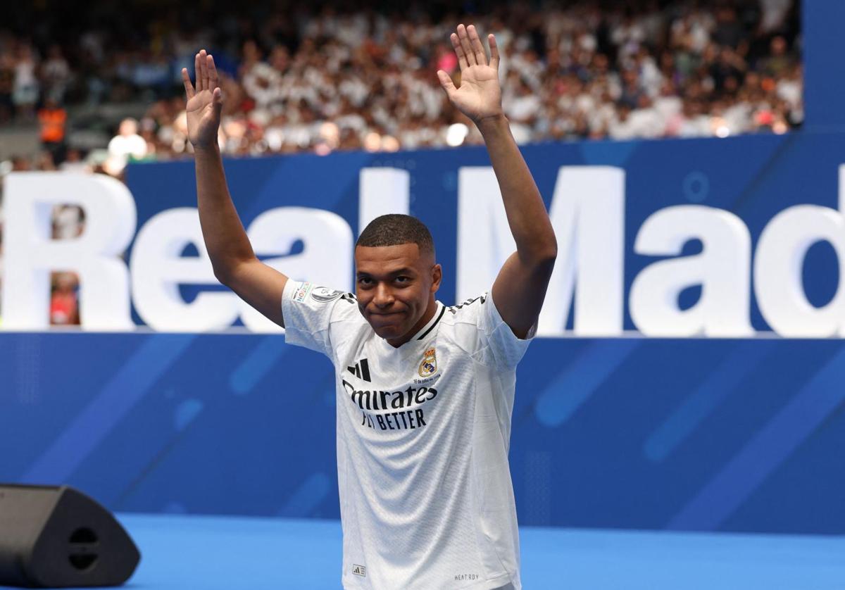 Kylian Mbappe en su presentación con el Real Madrid en el Bernabeu