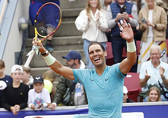 Nadal celebra su victoria ante Leo Borg en Bastad.