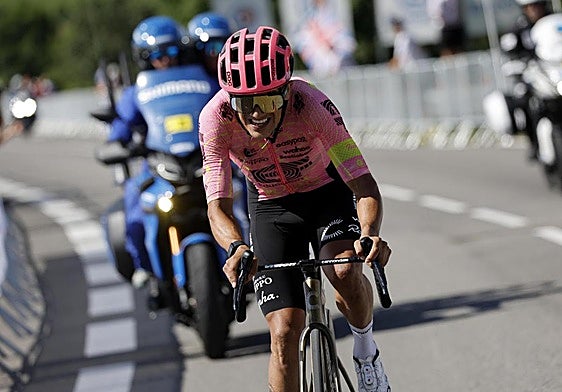 Carapaz se lleva una etapa sin grandes cambios en la lucha por el Tour
