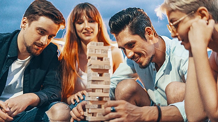 Estos son los juegos de mesa que no te puedes dejar en casa este verano