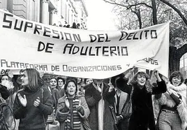 Manifestación en 1976 pidiendo la supresión del delito de adulterio