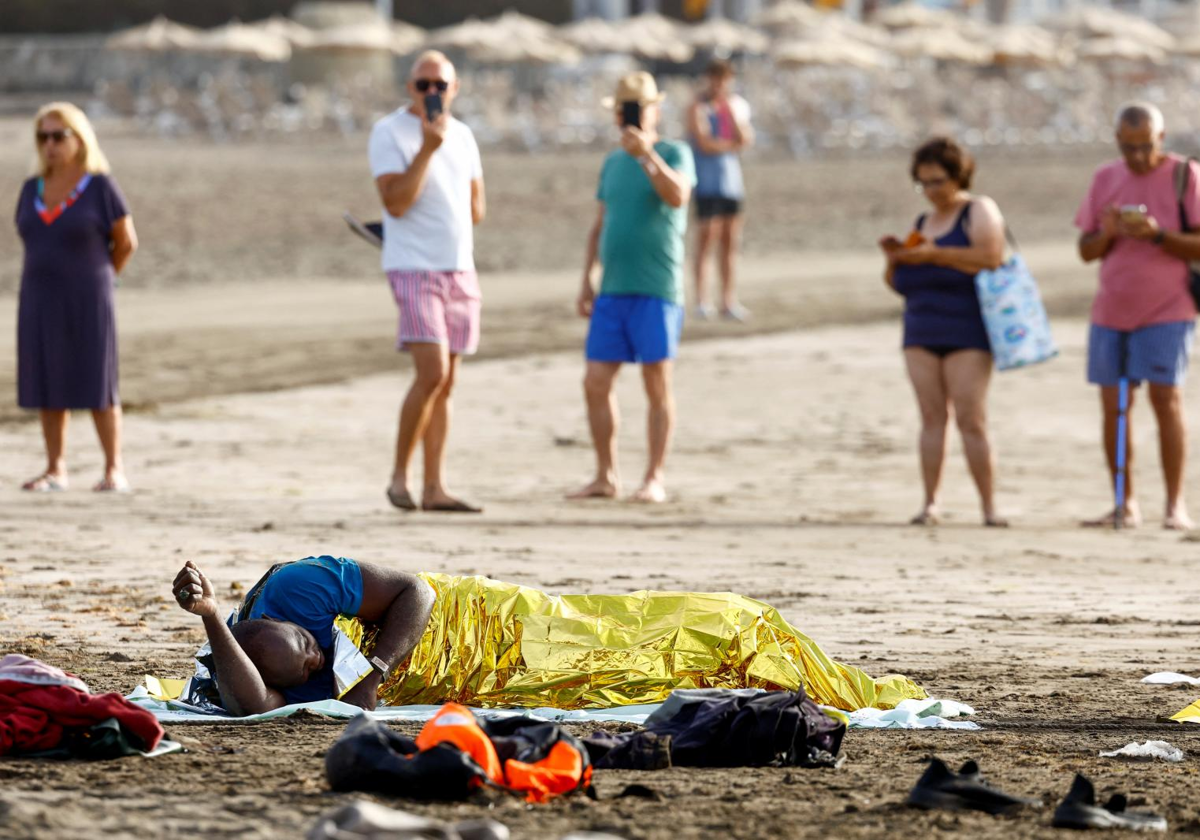 Uno de los cinco migrantes que han tenido que ser trasladados al hospital de Gran Canaria en estado crítico