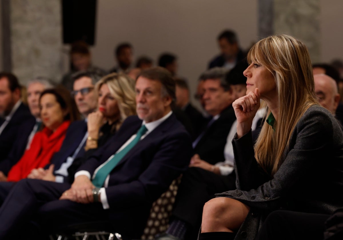 Begoña Gómez en un acto acompañada de miembros del Gobierno de su marido