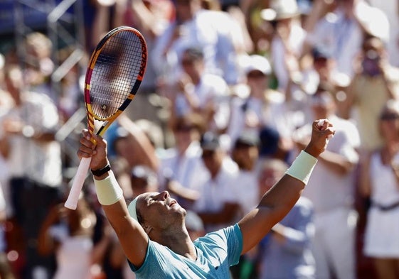 Nadal celebrando su victoria sobre Ajdukovic para pasar a la final de Bastad,