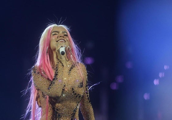 Karol G durante el primer concierto en el estadio Santiago Bernabéu