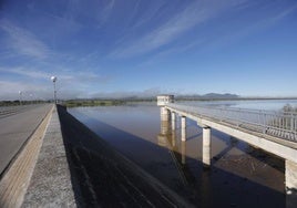 Vista del embalse de Sierra Boyera, en Córdoba, que está al 65% de su capacidad y hace un año estaba vacío.