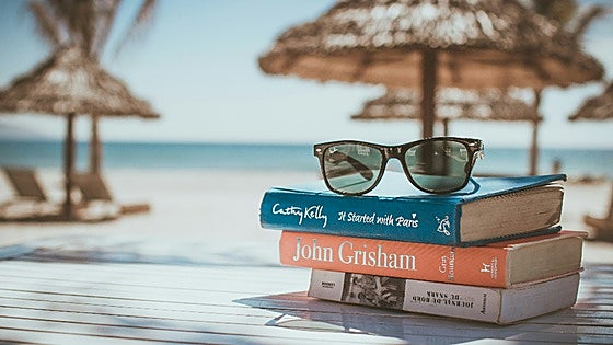 Lecturas de verano: 5 libros cortos para disfrutar bajo la sombrilla