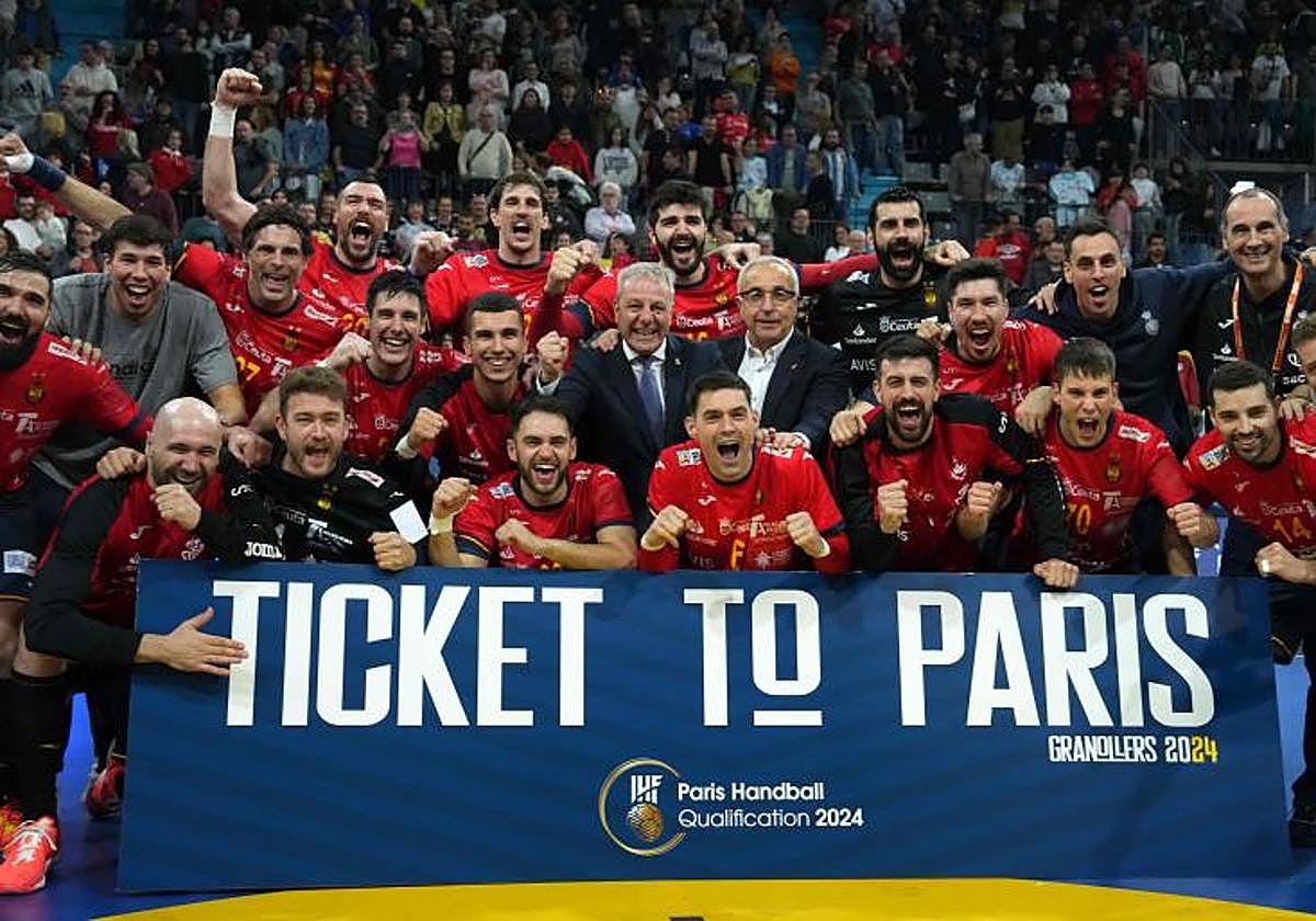 La selección española celebra su clasificación para los Juegos de París 2024
