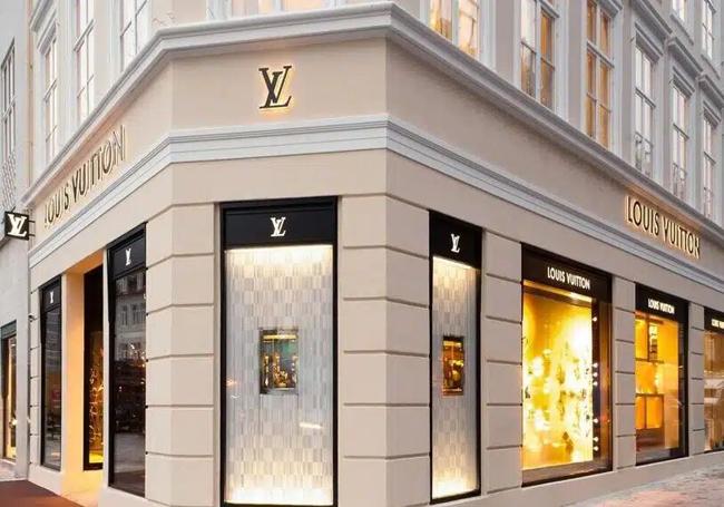 Escaparate de una tienda del grupo LVMH, el gigante del lujo.