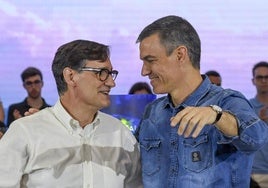 Salvador Illa y Pedro Sánchez, durante un acto socialista en Barcelona.