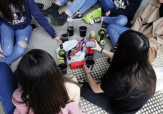 El anteproyecto pretende prevenir el consumo de alcohol entre menores.
