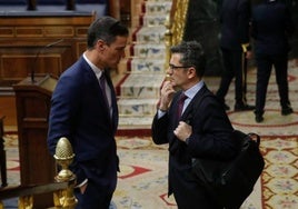 Pedro Sánchez y el ministro Félix Bolaños en el Congreso