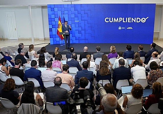 Pedro Sánchez durante su balance de fin de curso político en La Moncloa este miércoles.