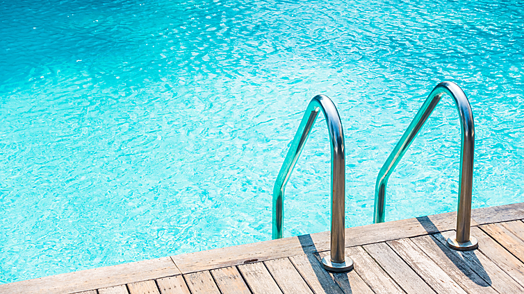 Mantén tu piscina en perfectas condiciones para el verano con estos consejos de limpieza