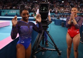 Simone Biles, tras ganar la medalla de oro en concurso completo.