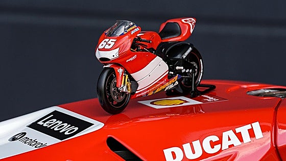 MotoGP regresa de vacaciones en modo retro