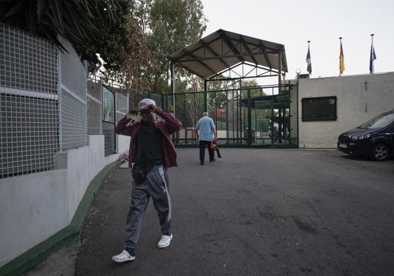 Entrada del Centro de Inmigrantes (CETI) de Ceuta, este jueves.