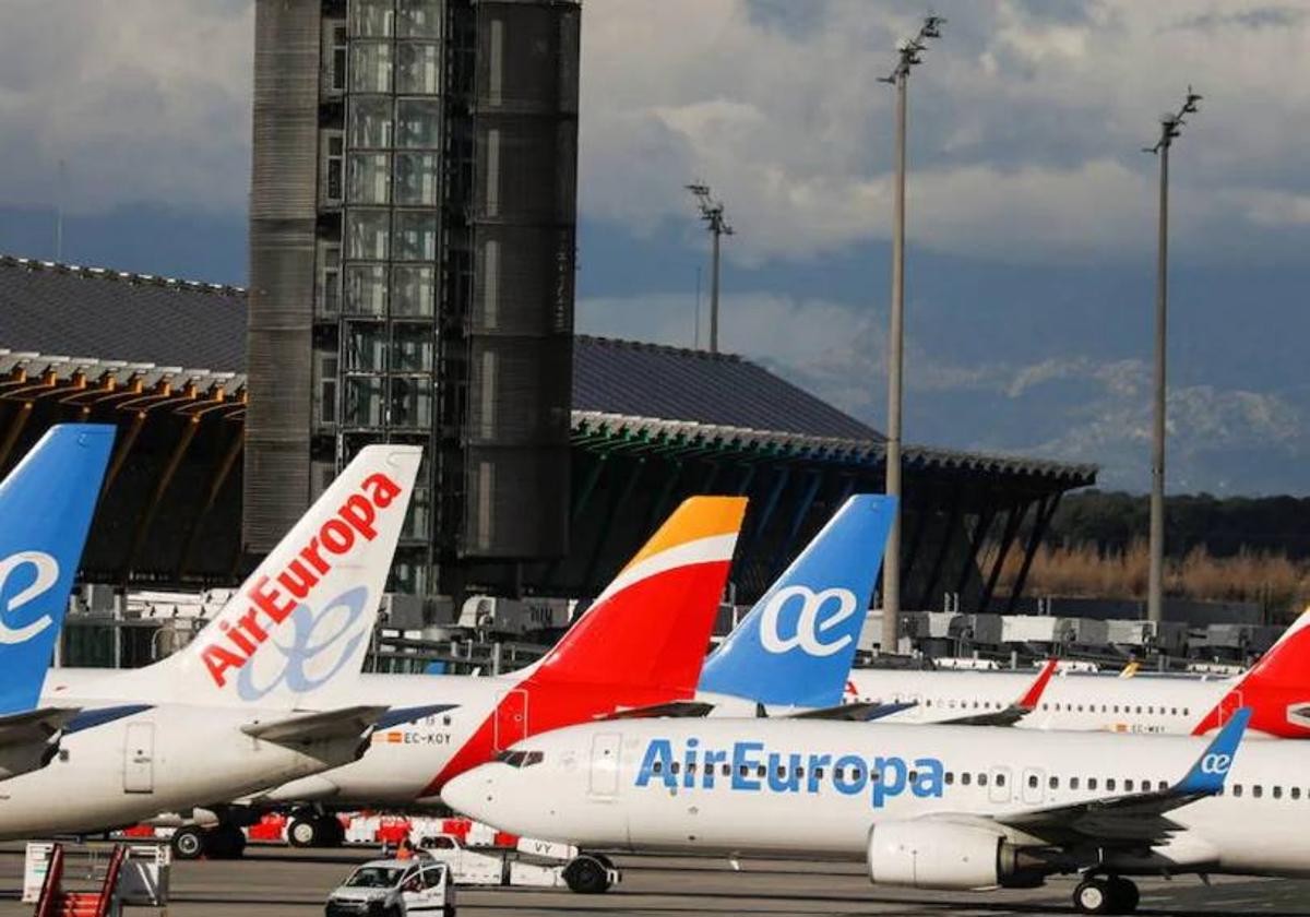 Aviones de Air Europa y de Iberia en el aeropuerto de Madrid-Barajas.