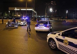 Imagen de archivo de un control de la Policía Local de Valencia.